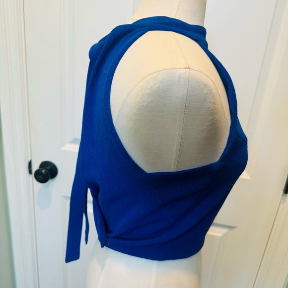 Gorgeous brilliant blue halter with tie around neck - Picture 13 of 15